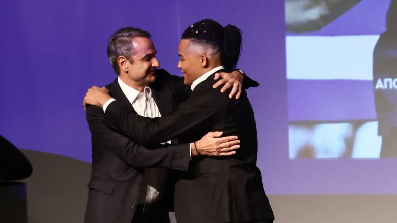 Μητσοτάκης για Καραλή: Συγκινήθηκα από το θάρρος σου - Ένα βιβλίο γεμάτο δύναμη και έμπνευση