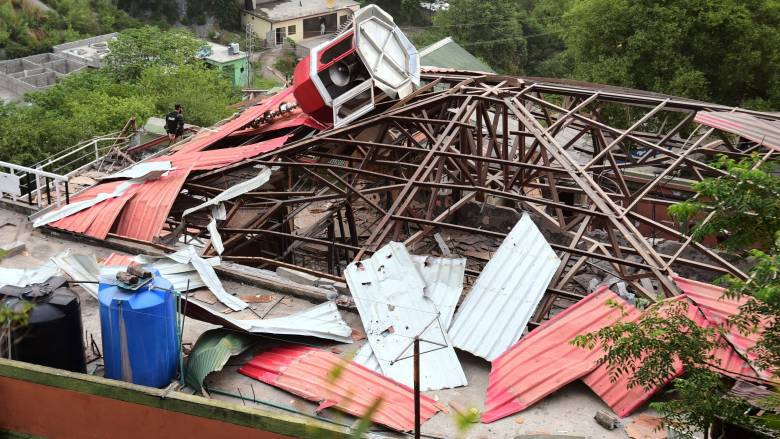 Καρέ καρέ η επίθεση σε δύο από τους εννέα στόχους που έπληξαν οι Ινδοί στο Πακιστάν