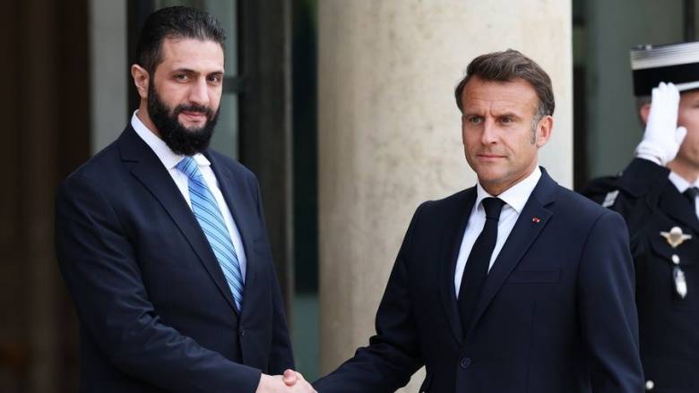Γαλλία: Ο Μακρόν εν μέσω αντιδράσεων υποδέχτηκε τον μεταβατικό πρόεδρο της Συρίας