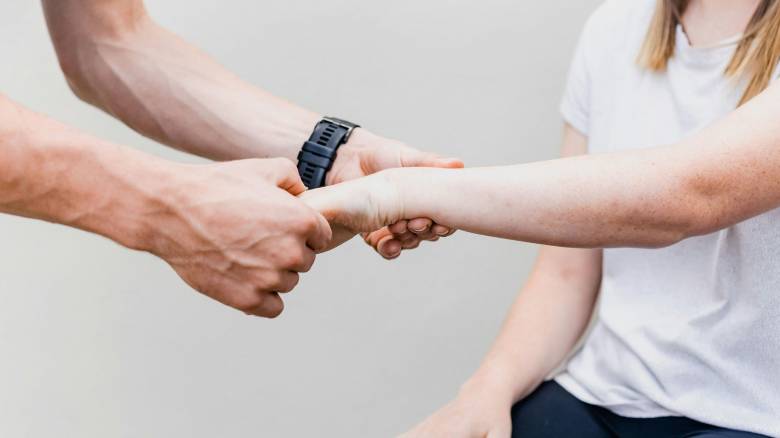 Φυσικοθεραπεία μέσω ΕΟΠΥΥ: Ποιες περιπτώσεις καλύπτει - Ποια είναι η διαδικασία