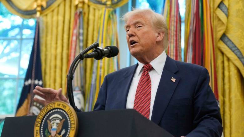 Ο Τραμπ ετοιμάζεται να ανακοινώσει συμφωνία για το εμπόριο με τη Βρετανία