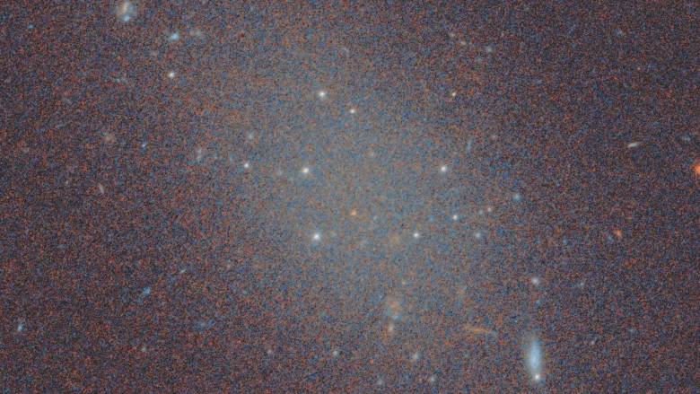 Γαλαξίας - φάντασμα χωρίς σκοτεινή ύλη προβληματίζει τους αστρονόμους