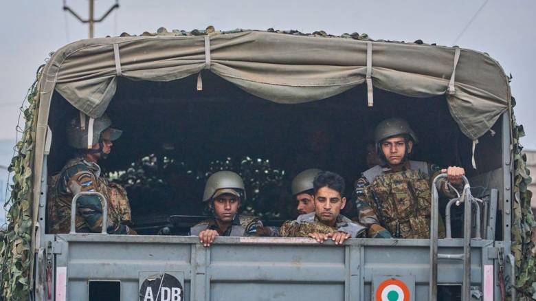 Ινδία - Πακιστάν: Τουλάχιστον 70 οι νεκροί μετά την σύγκρουση των δύο χωρών