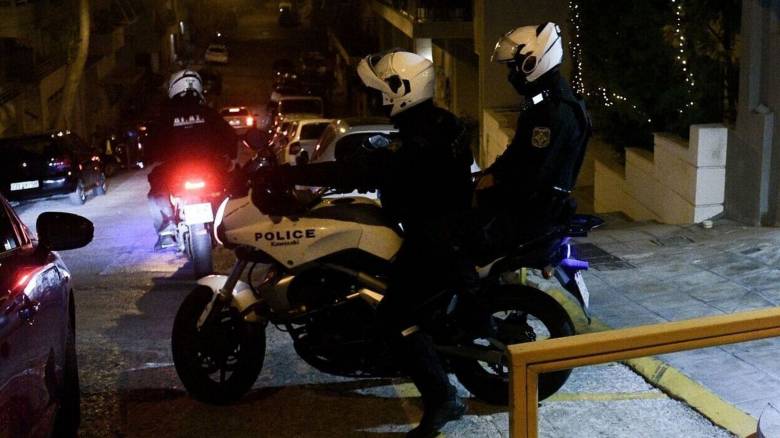 Κερατέα: Αστυνομική καταδίωξη σε 18χρονο οδηγό μηχανής - Τραυματίστηκαν δύο ένστολοι