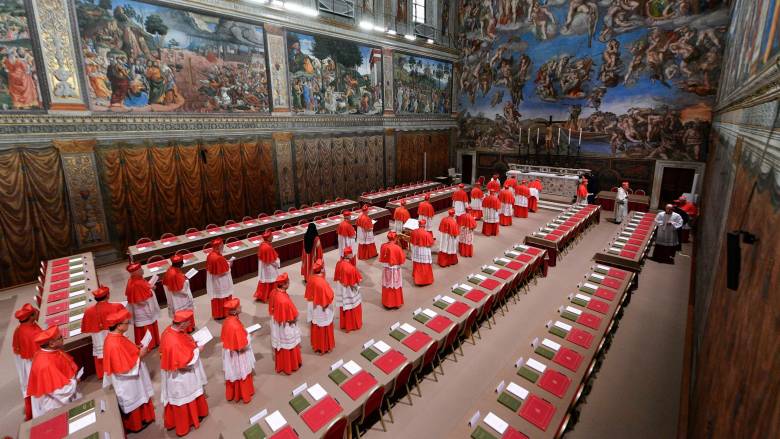 Βατικανό: Οι Καρδινάλιοι επέστρεψαν στην Καπέλα Σιστίνα - Σε εξέλιξη η ψηφοφορία