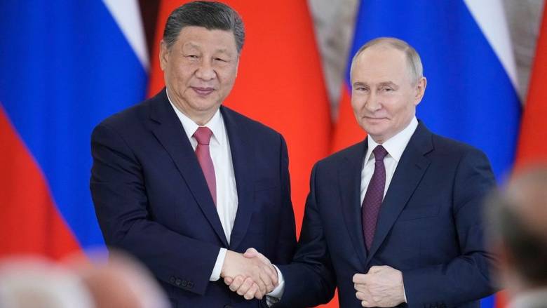 Το Πεκίνο πλέκει το εγκώμιο της απαράμιλλης «στρατηγικής αξίας» των σχέσεών του με τη Μόσχα