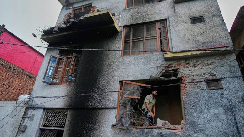 Νέοι βομβαρδισμοί από την Ινδία στο Πακιστανικό Κασμίρ - Εκρήξεις στο αεροδρόμιο της Τζαμού