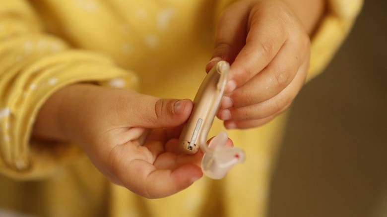 Επίδομα βαρηκοΐας για τις ηλικίες 18 έως 65 ετών: Άρχισαν οι αιτήσεις