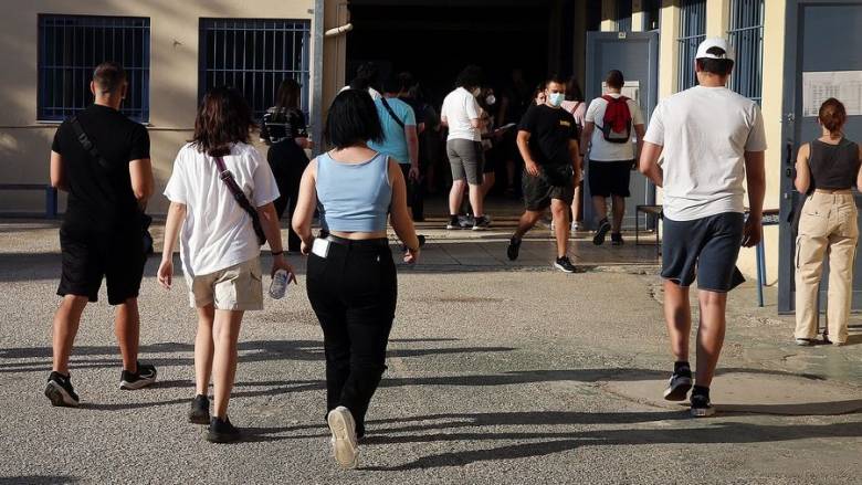 Πανελλήνιες 2025: Με Αρχαία, Μαθηματικά και Βιολογία συνεχίζουν σήμερα οι μαθητές των ΓΕΛ