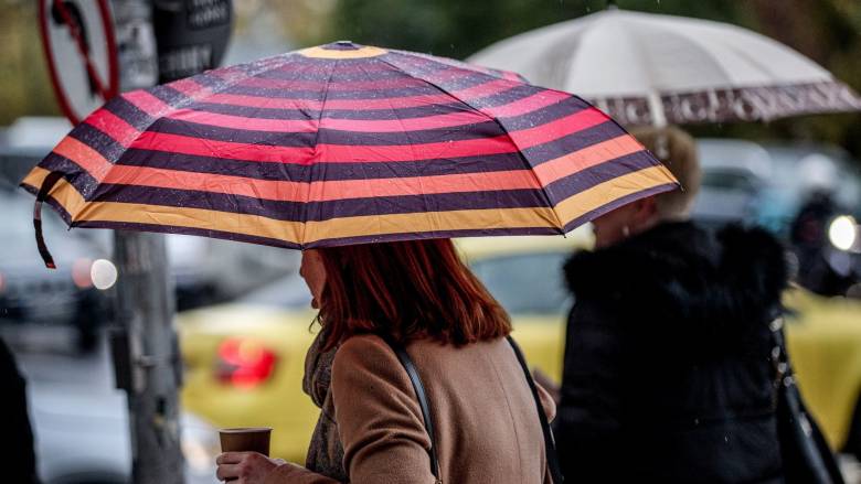 Από το καλοκαίρι στο φθινόπωρο: Αλλάζει ο καιρός με μπόρες και πτώση θερμοκρασίας