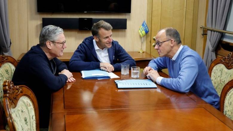 Τριμερής Μακρόν, Μερτς και Στάρμερ στο τρένο προς το Κίεβο για την ευρωπαϊκή σύνοδο για την Ουκρανία