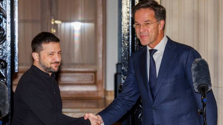 Ο Μαρκ Ρούτε διαμηνύει ότι το ΝΑΤΟ παραμένει στο πλευρό της Ουκρανίας