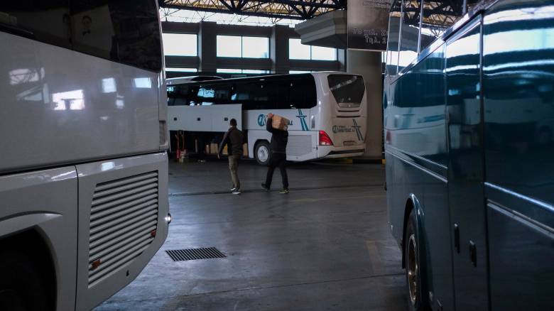 Στις φλόγες λεωφορείο του ΚΤΕΛ στη Θεσσαλονίκη μετά από ένδειξη βλάβης