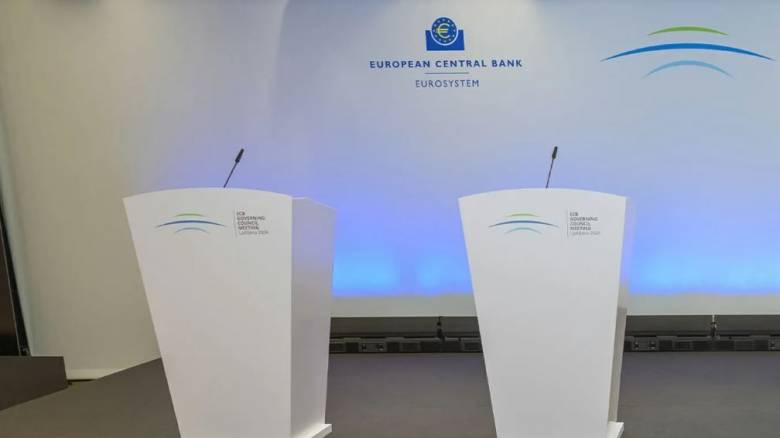 Bloomberg: Οι αναλυτές «βλέπουν» δύο ακόμα μειώσεις επιτοκίων το 2025