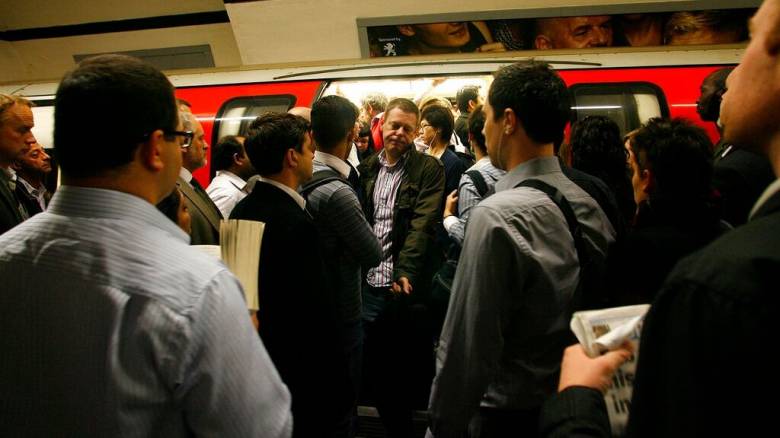 Χάος στο Μετρό του Λονδίνου από «μπλακ άουτ» - Τεράστιες καθυστερήσεις και αναστολή δρομολογίων