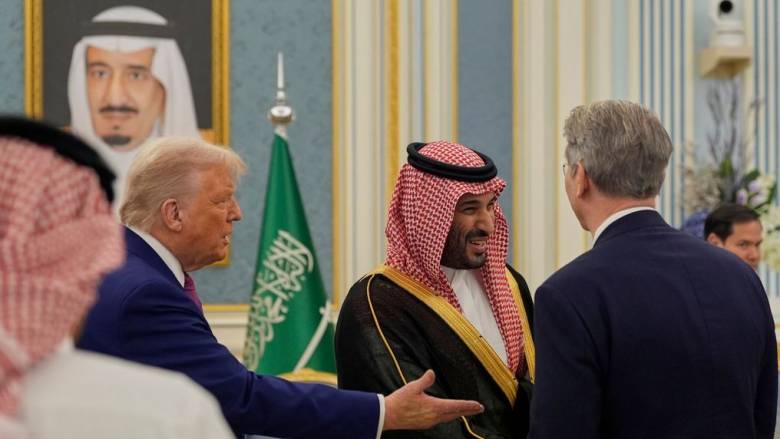 Οι Σαουδάραβες έστησαν κινητό κατάστημα McDonald’s για χάρη του Τραμπ