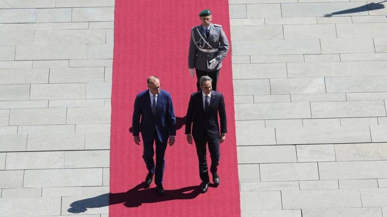 Στο Βερολίνο έφτασε ο Κ. Μητσοτάκης - Σε εξέλιξη οι συνομιλίες με τον καγκελάριο Φρίντριχ Μερτς