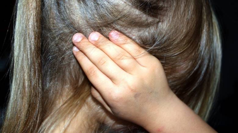 Θεσσαλονίκη: Στη φυλακή γονείς που κατηγορούνται ότι βίαζαν τις ανήλικες κόρες τους