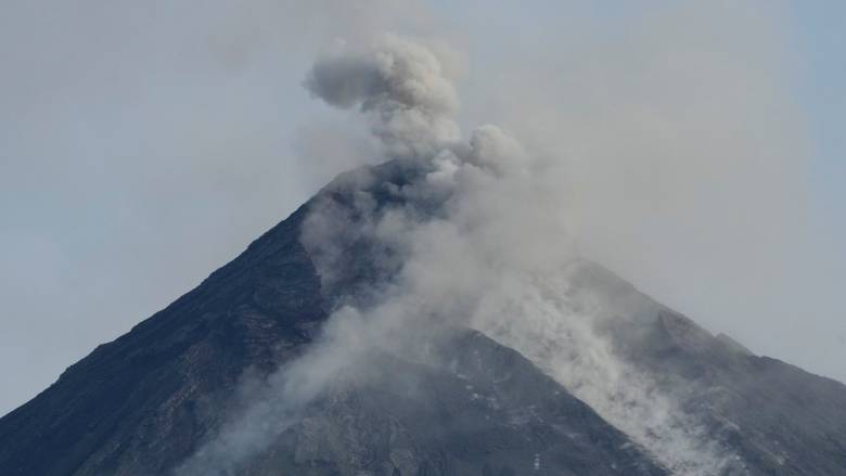 Θερμική κάμερα καταγράφει την στιγμή της έκρηξης του ηφαιστείου στις Φιλιππίνες