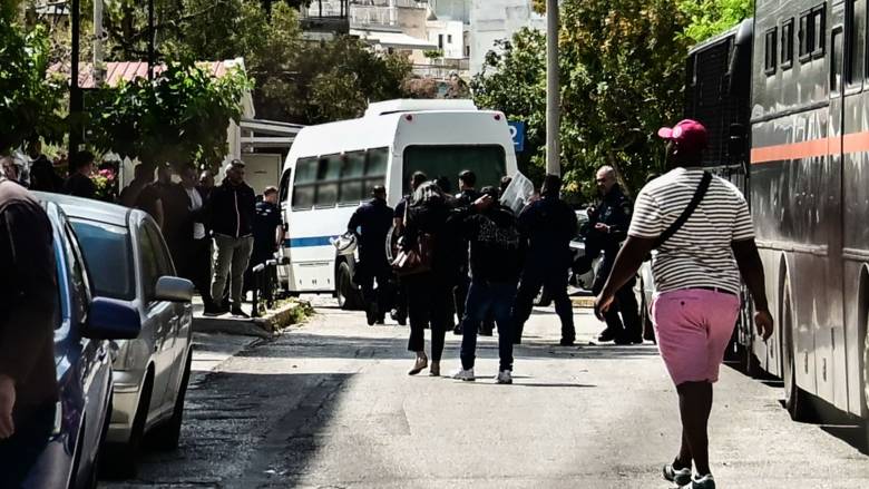 Προθεσμία για τη Δευτέρα πήραν και οι έξι κατηγορούμενοι για την επίθεση στη Νομική