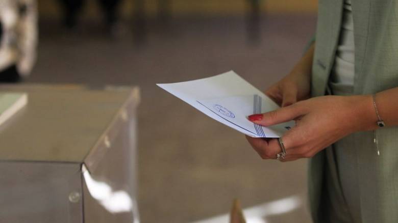 Δημοσκόπηση Real Polls: Στο 31,9% πρώτο κόμμα η ΝΔ - Ακολουθεί η Πλεύση, τρίτο το ΠΑΣΟΚ
