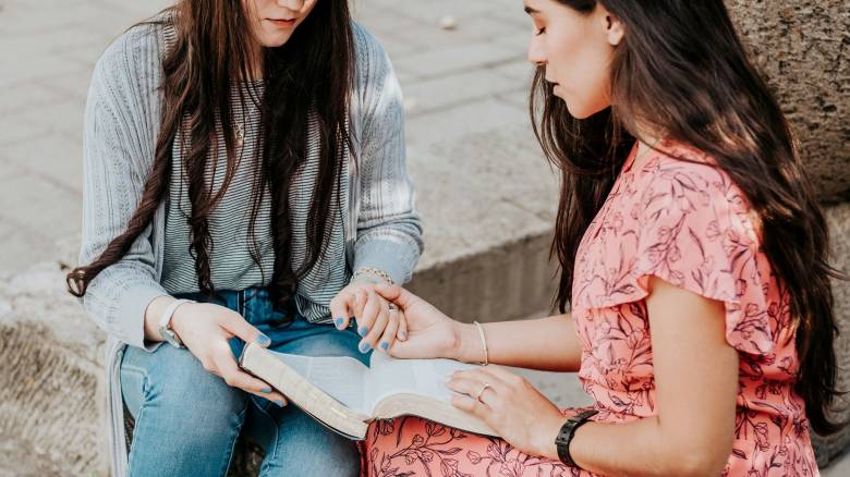 Πανελλήνιες 2025: 7+1 τρόποι για να σταθείτε δίπλα στο παιδί σας με ουσιαστικό τρόπο