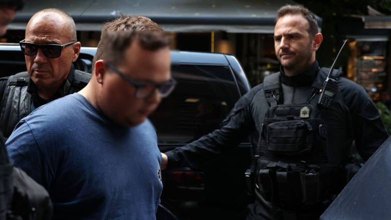 Λάρισα: Απολογείται ο ξάδερφος του 21χρονου μητροκτόνου - Κατηγορείται για υπόθαλψη εγκληματία