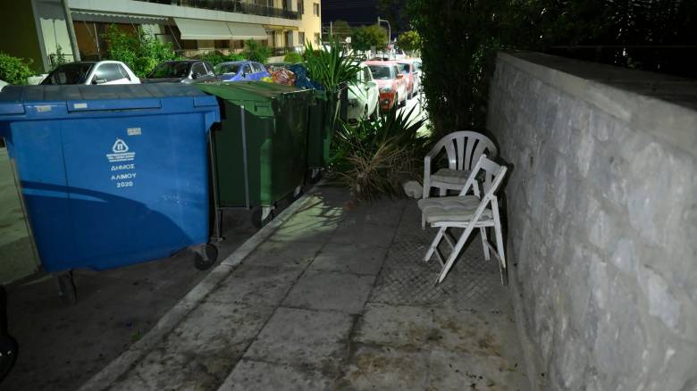 Άλιμος: Ποινική δίωξη στην γιαγιά του βρέφους που βρέθηκε δίπλα σε κάδο απορριμάτων