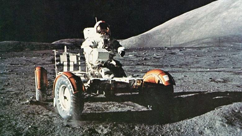 Πώς να μη μείνεις από λάστιχο στη Σελήνη και τον Άρη: Τα πειράματα των εταιρειών ελαστικών