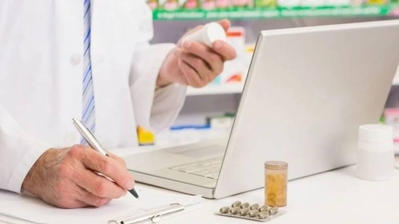 Απ. Βαλτάς: Τα φάρμακα πρέπει να διακινούνται από τα φαρμακεία και όχι με courier