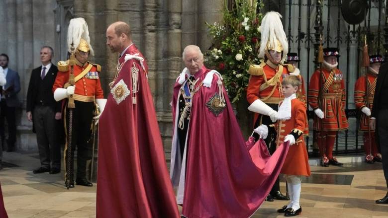 Η τελετή για το Τάγμα του Λουτρού «έφερε κοντά» τον βασιλιά Κάρολο με τον πρίγκιπα Ουίλιαμ