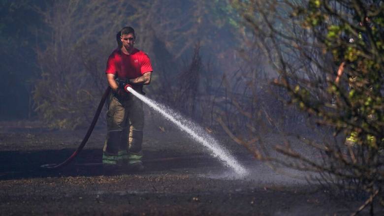 Φωτιά ξέσπασε σε πρώην αεροπορική βάση στη Βρετανία - Τρεις νεκροί και δύο τραυματίες
