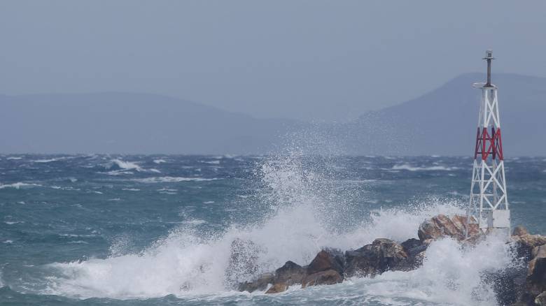 Καιρός: Αυξημένες νεφώσεις και τοπικές βροχές - Άνεμοι έως 8 μποφόρ στο Ιόνιο