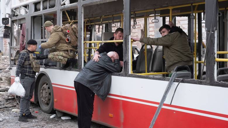Νέα ρωσική επίθεση στην Ουκρανία μετά τις συνομιλίες: Επλήγη λεωφορείο στο Σούμι - Εννέα νεκροί