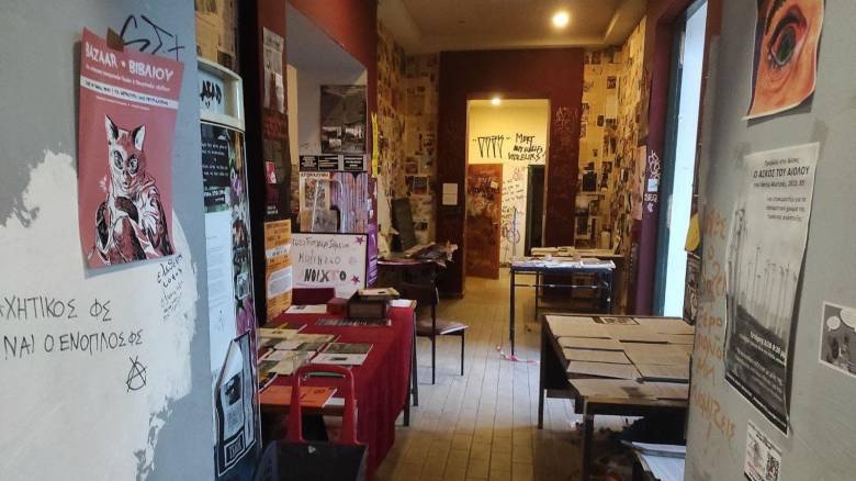 Οι δύο όψεις στα Πανεπιστήμια... το πριν και το μετά μέσα από τις φωτογραφίες Ζαχαράκη