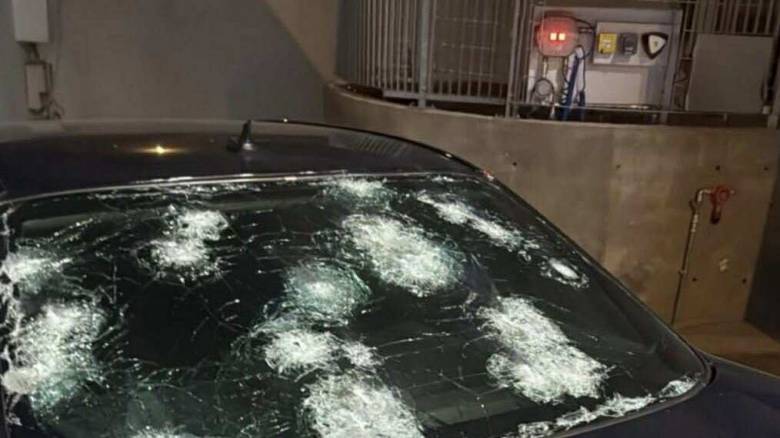 Λιόσια: Χτύπημα εναντίον μέλους της εγχώριας μαφίας – Σώθηκε λόγω του θωρακισμένου οχήματός του