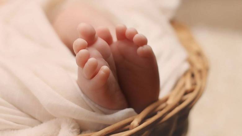 Φρίκη στην Ιταλία: Μητέρα πέταξε το νεογέννητο μωρό της στην τουαλέτα