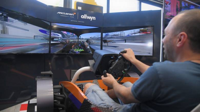 Η αυθεντική εμπειρία της Formula 1 στα καταστήματα ΟΠΑΠ - Γίνε πιλότος σε αγωνιστικό μονοθέσιο