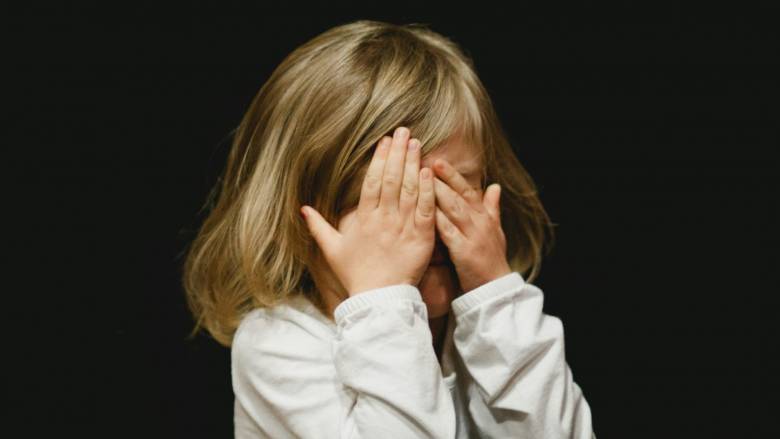 Λάρισα: Στο νοσοκομείο μικρά παιδιά με σημάδια από καύτρα τσιγάρου – Συνελήφθη η μητέρα τους