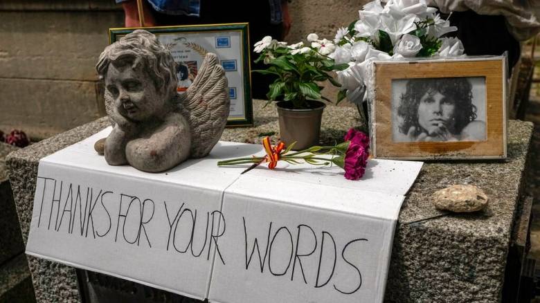 Βρέθηκε μετά από 30 χρόνια η προτομή του Τζιμ Μόρισον - Είχε κλαπεί από τον τάφο του