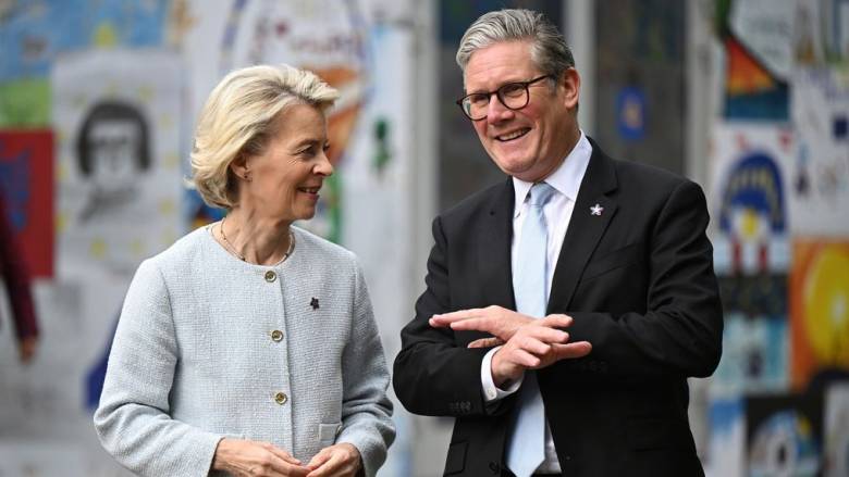 Κρίσιμη σύνοδος Ε.Ε. Βρετανίας πέντε χρόνια μετά το Brexit - Στο επίκεντρο άμυνα και οικονομία