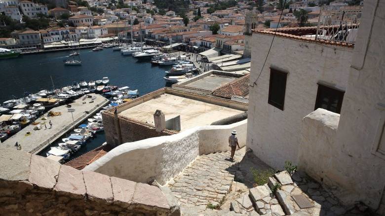 Αυστηροποίηση των μέτρων για την κυκλοφορία τροχοφόρων σε Ύδρα και Σπέτσες - Tι αποφασίστηκε