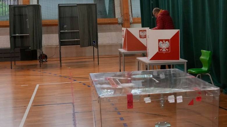 Πολωνία: Ανοιχτή η μάχη για την προεδρία - Η πρόσκληση των δύο υποψηφίων σε ντιμπέιτ