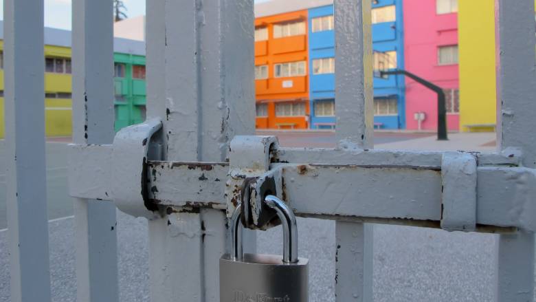 Στόχος βανδάλων το 3ο Γενικό Λύκειο Νέας Ιωνίας - Άνοιξαν τρύπα στον τοίχο