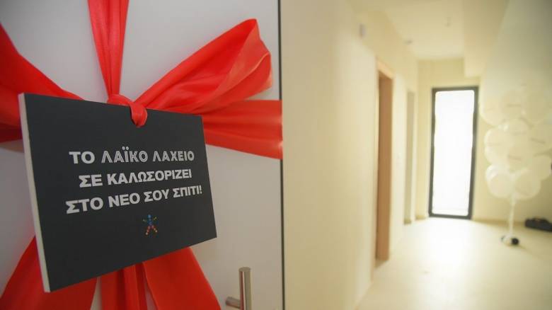 Με το κλειδί στο χέρι ο μεγάλος νικητής του Λαϊκού Λαχείου - Κέρδισε σπίτι αξίας 400.000 ευρώ