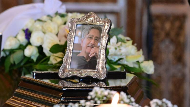 Συγκίνηση και θλίψη στην κηδεία του Νίκου Γαλανού -  Ποιοι έδωσαν το «παρών»
