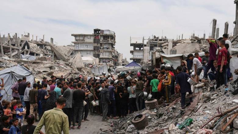 «Νιώθω αβοήθητη, τα παιδιά μου κλαίνε από την πείνα» - Συγκλονίζουν οι μαρτυρίες από τη Γάζα