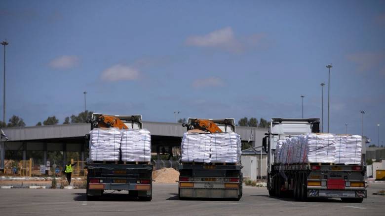 Γάζα: Λεηλατήθηκαν φορτηγά με ανθρωπιστική βοήθεια ενώ κατευθύνονταν σε αρτοποιεία