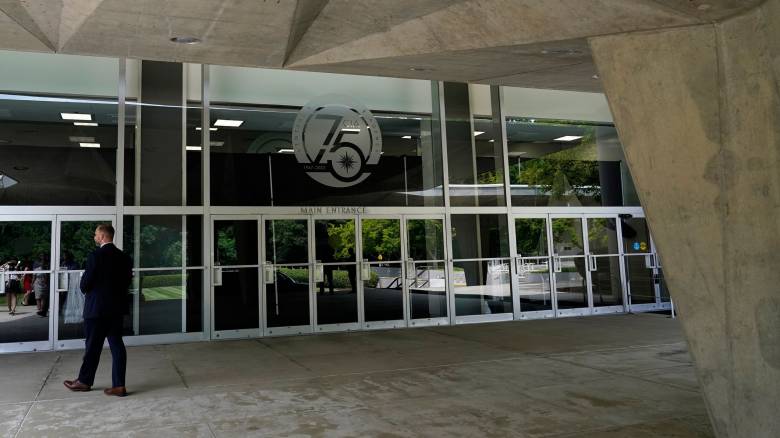 Γυναίκα υπό την επήρεια αλκοόλ στα «χέρια» των Αρχών μετά τους πυροβολισμούς στη CIA