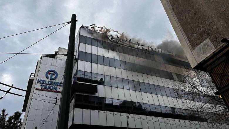 Ποινή έξι μηνών με αναστολή σε 18 μέλη του Ρουβίκωνα - Αθώοι οι 25 για το πανό στην Hellenic Train